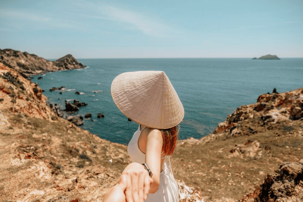 To beat the heat at Ky Co Beach, visitors should pack sunscreen, light clothing, a sunhat, and protective sunglasses (Source: Pexels)